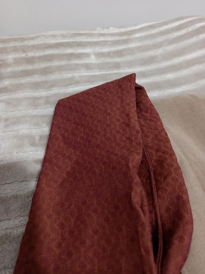 Bordo Saten Kadın Şal - Görsel 2