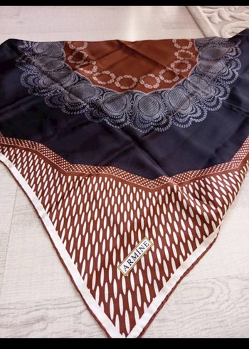 Armine Kahverengi İpek Görünümlü Drape Fular