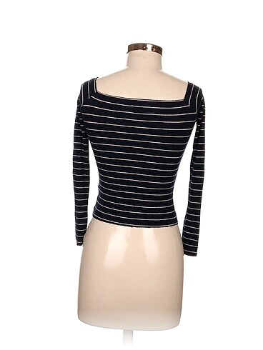 xs Beden Bershka Bluz %70 İndirimli.