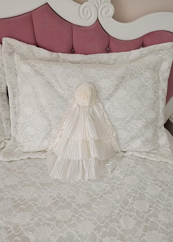 Nakışlı Beyaz Yatak Örtüsü - Görsel 2