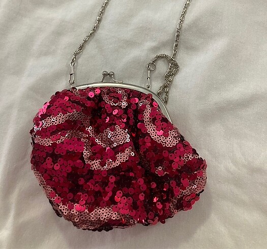 Pembe pullu çanta