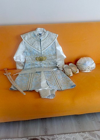 Parlak İşlemeli Beyaz Klasik Çocuk Takımı - Görsel 3