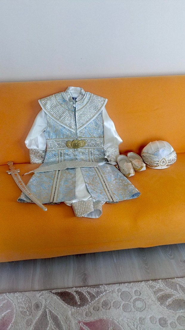 Parlak İşlemeli Beyaz Klasik Çocuk Takımı - Görsel 3