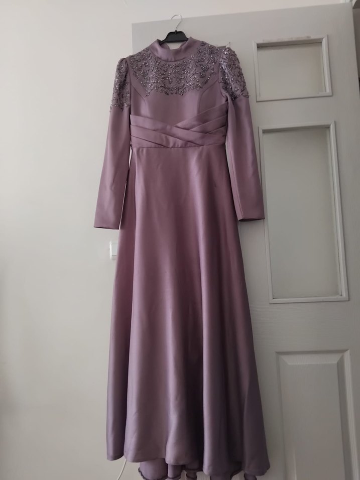 Uzun Kollu, Yüksek Yakalı Mor Abiye Elbise - Görsel 3