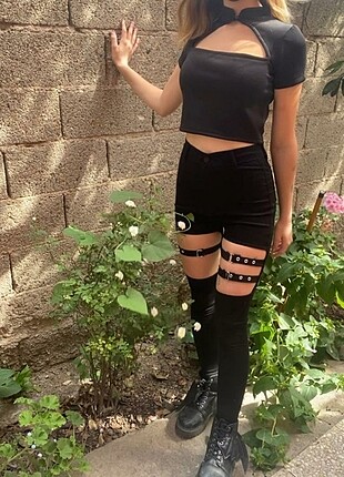 bacakları kemerli gotik pantolon 