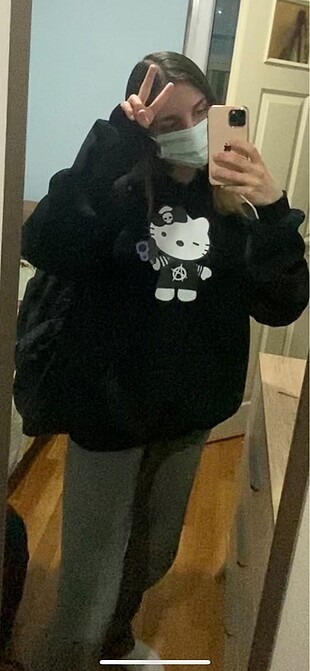 Bershka Anarşik hello kitty sweatshirt İNDİRİMDE