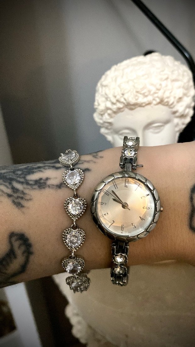 Işıltılı Zirkon Taşlı Bakla Kayışlı Mini Yuvarlak Kadın Saati - Görsel 3