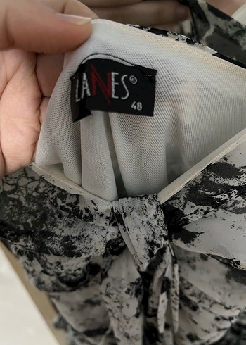 İnce askılı siyah beyaz midi elbise - Görsel 3