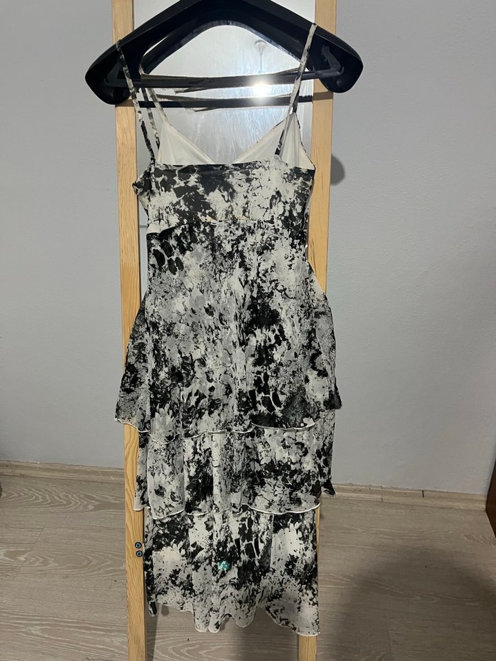 İnce askılı siyah beyaz midi elbise - Görsel 2