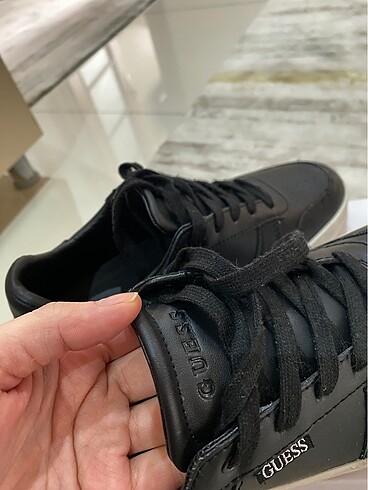 36 Beden siyah Renk Guess orjinal spor ayakkabı