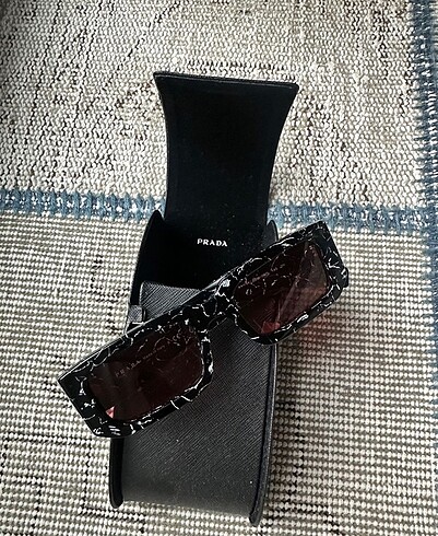 Prada güneş gözlüğü