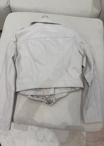 Bej Kemerli Kısa Deri Ceket - Görsel 3