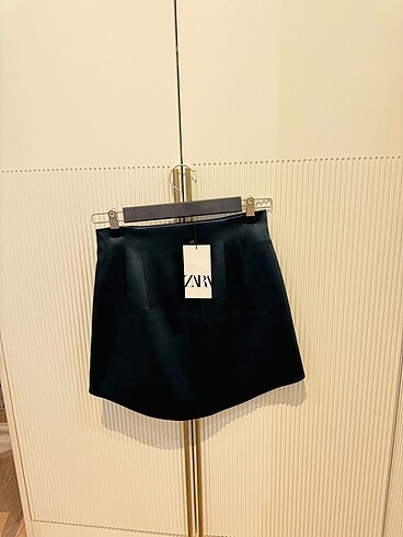 Zara saten yeşil etek