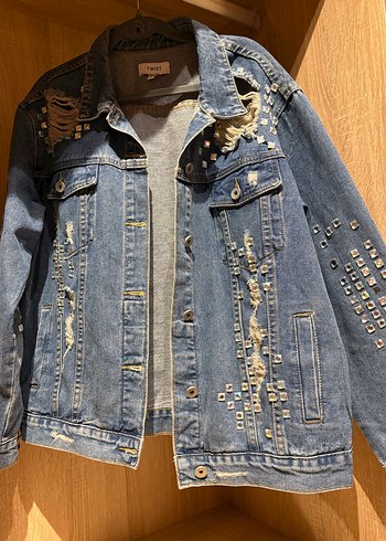 Twist Nakışlı, düğmeli mavi denim ceket