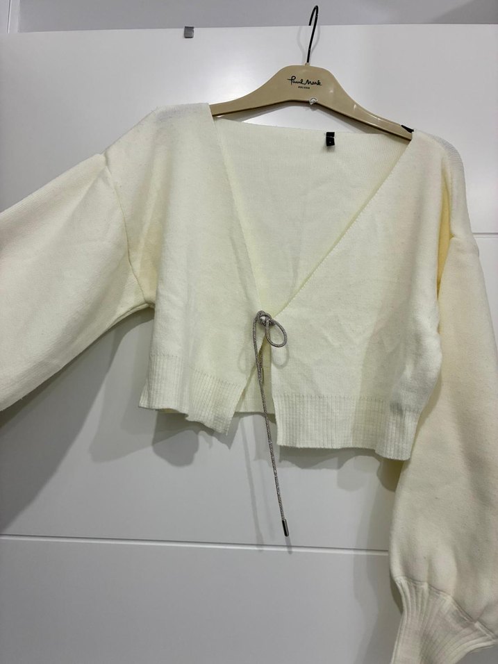 Beyaz Bağcıklı Kısa Örgü Kadın Kazak - Görsel 2