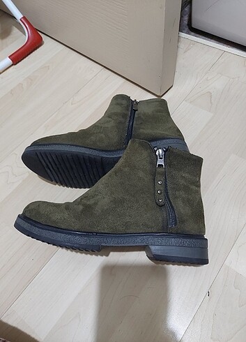 Kadın bot haki