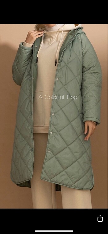Zara model Kapitone Mont