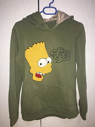 Diğer Yeşil Simpsonlu sweatshirt.