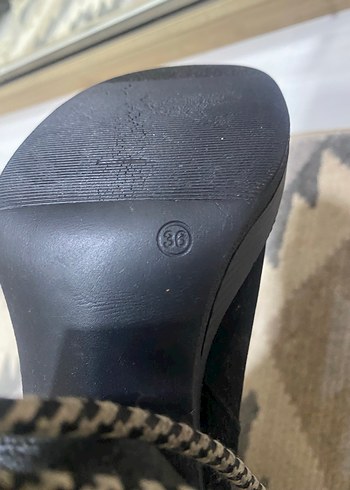 Siyah Süet Tokalı Blok Topuk Bot - Görsel 3