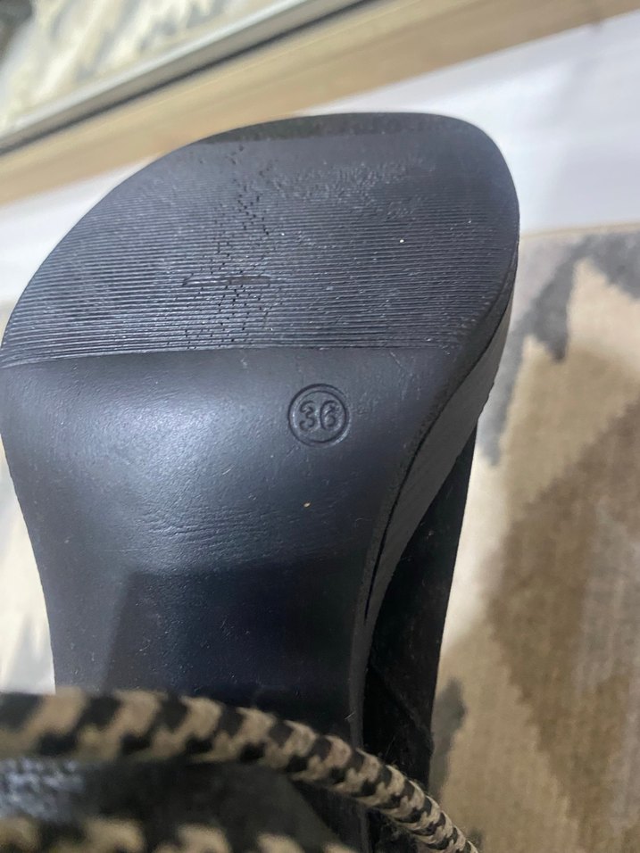 Siyah Süet Tokalı Blok Topuk Bot - Görsel 3