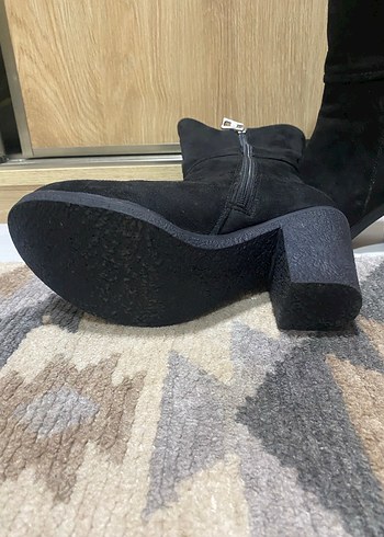 Siyah Süet Tokalı Kadın Bot - Görsel 2