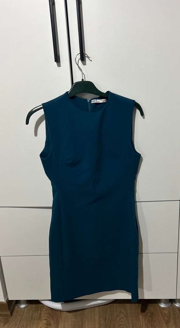 Kolsuz, Yüksek Yakalı Midi Lacivert Elbise - Görsel 2