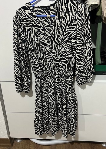 Zebra Desenli V Yaka Uzun Kollu Elbise - Görsel 3