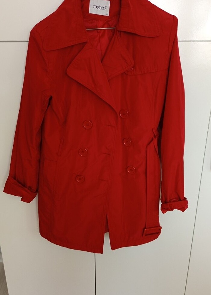 Kırmızı trenç - Görsel 2