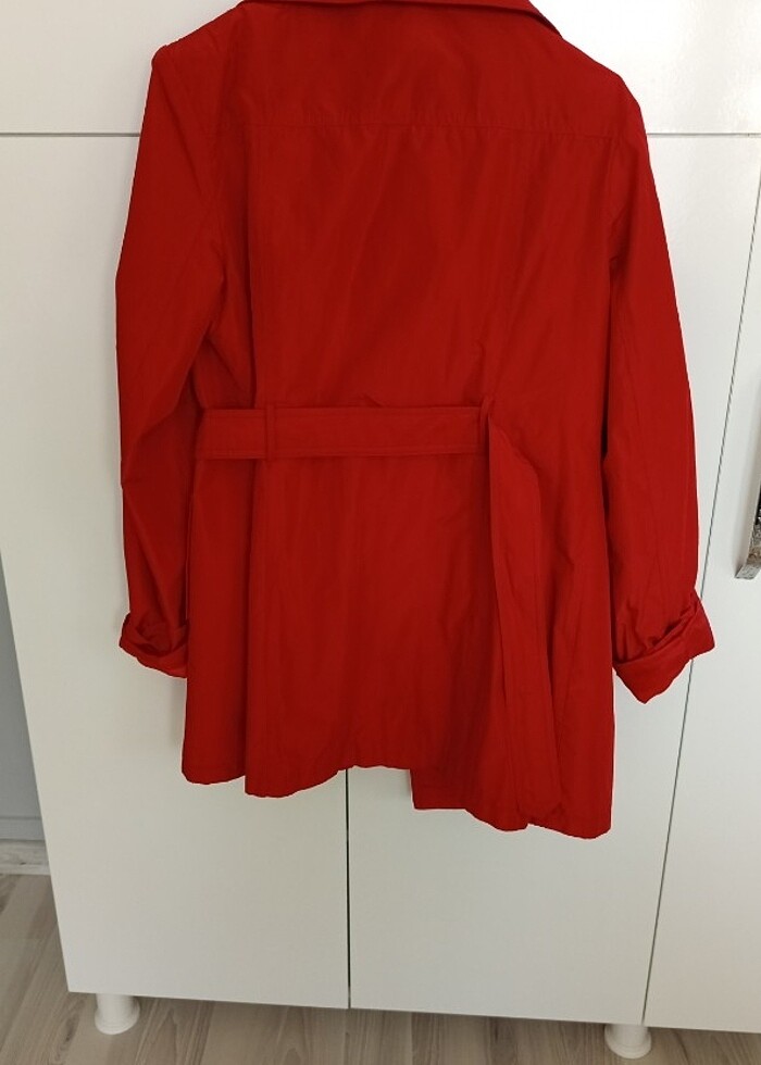 Kırmızı trenç - Görsel 3