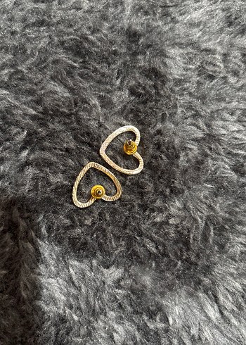 Altın Renk Mini Kalp Küpeler - Görsel 4