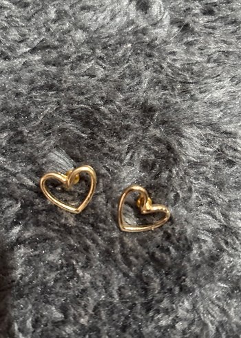 Altın Renk Mini Kalp Küpeler - Görsel 3