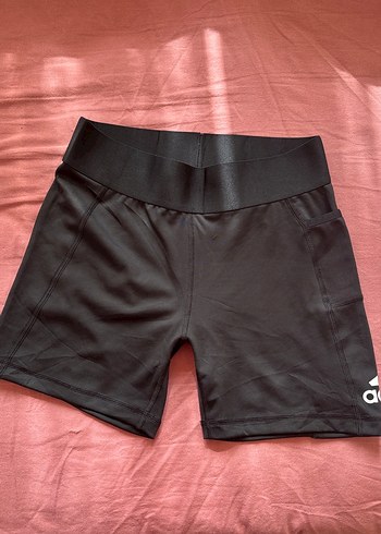 adidas yüksek bel spor şortu