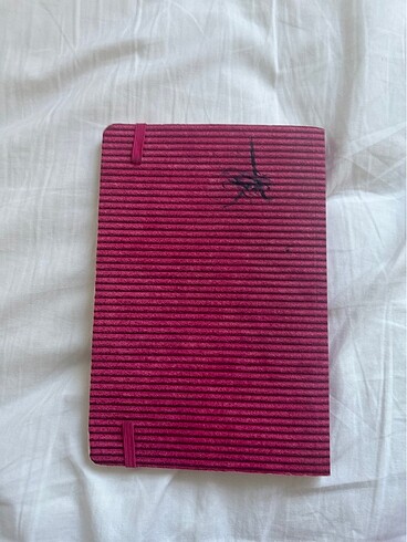 Pembe noktalı defter