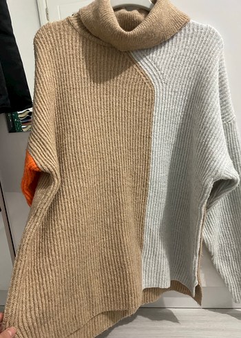 Rahat Kesim Renk Bloklu Boğazlı Kazak - Görsel 3