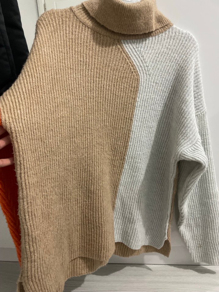 Rahat Kesim Renk Bloklu Boğazlı Kazak - Görsel 2