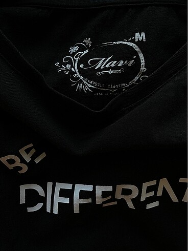 m Beden Mavi Siyah ?Be Different? Tshirt