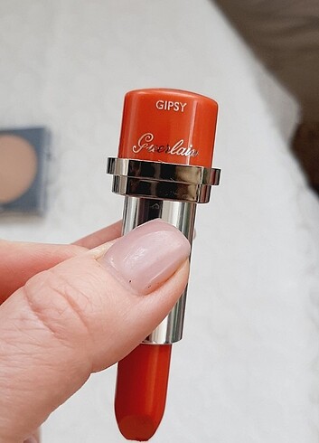 Beden kırmızı Renk Guerlain ruj tester