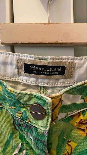 River Island Ananaslı şort