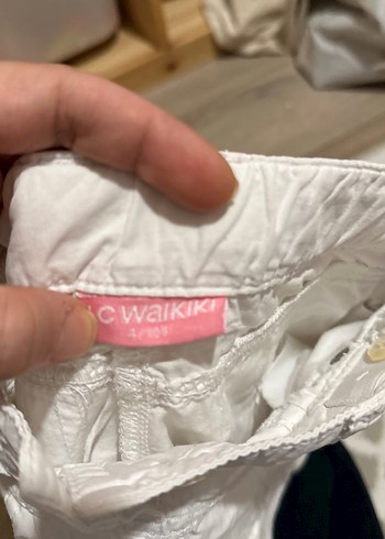 Nakışlı Beyaz Mini Kadın Şort - Görsel 3