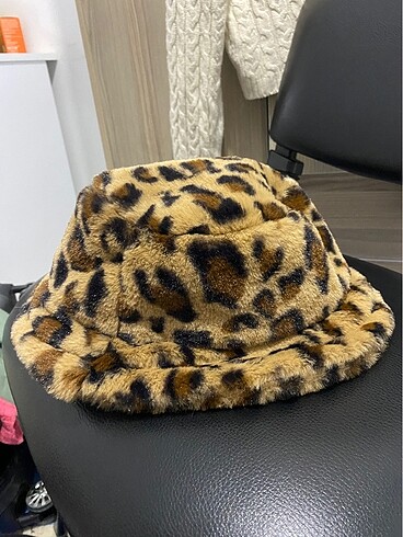 Bershka Leopar desen şapka