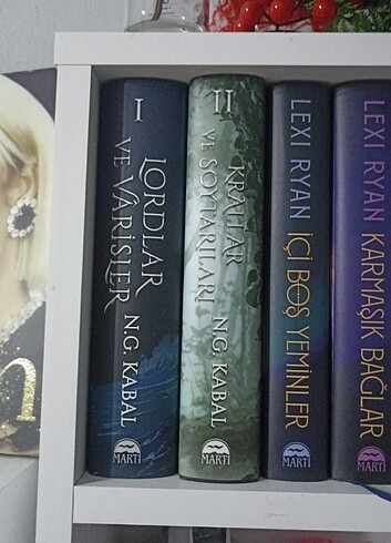  Lordlar ve varisler krallar ve soytarıları kutulu iki kitap hgoi