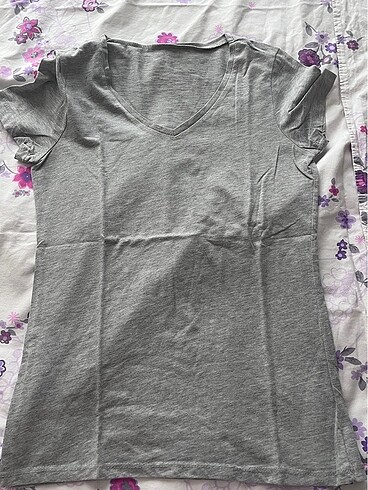 gri tshirt