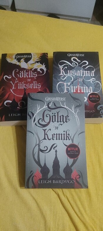 Gölge ve kemik serisi kitabı