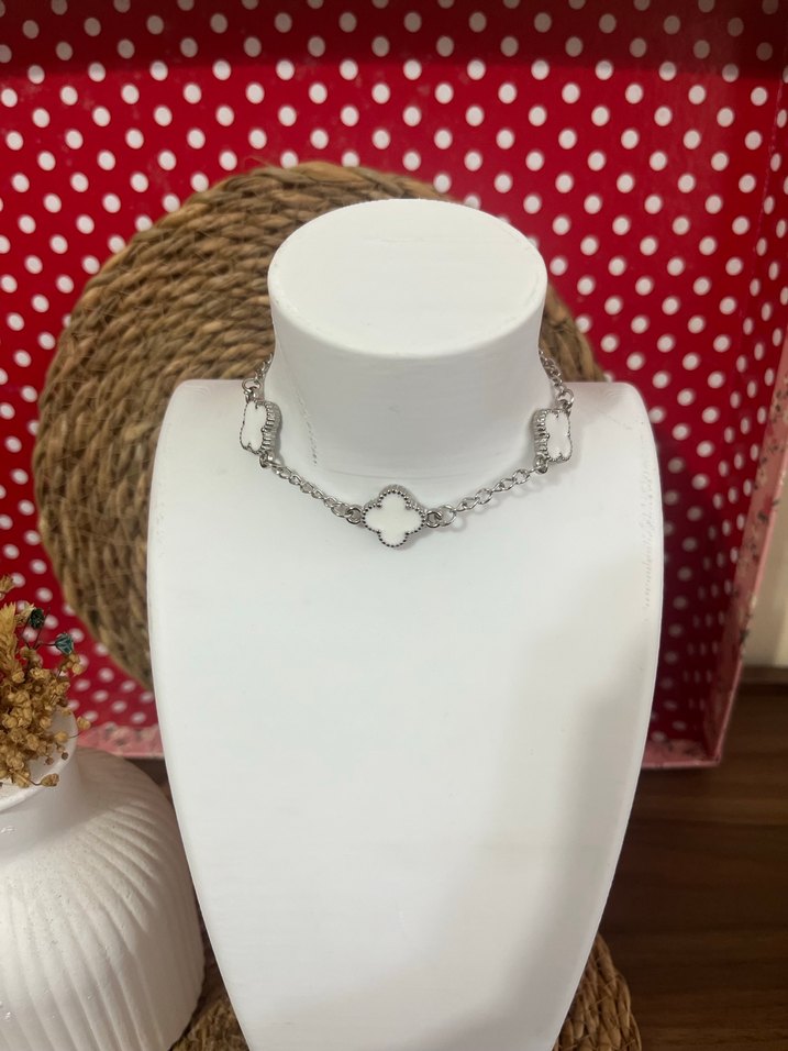 BEYAZ YONCA DETAYLI BİLEKLİK - Görsel 3