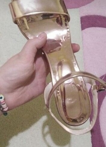 Bambi Bambi marka sağlam Gold renkli topuklu ayakkabı