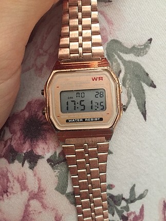 Rose gold dijital saat