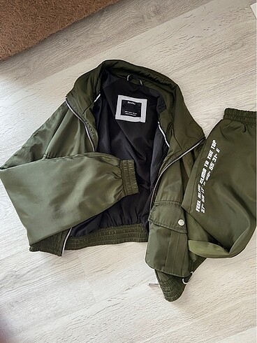 Bershka Bershka bomber yeşil ceket
