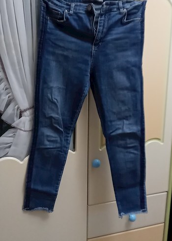 Kemer Detaylı Koyu Mavi Kadın Jean