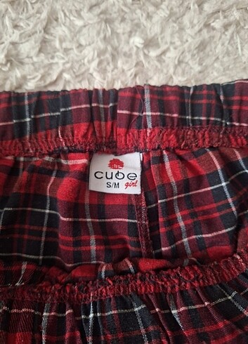 m Beden kırmızı Renk ekoseli pijama 