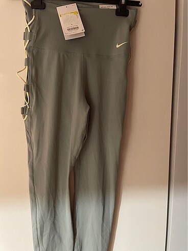 Nike tayt